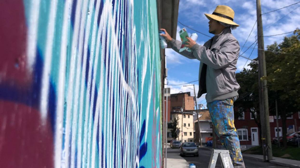 Murale au Café colombien Tintico - Press coverage of Juan Manuel artist